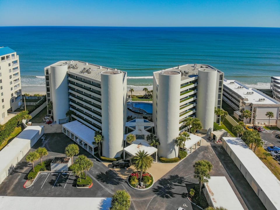 Ebb Tide Retreat - Stylish Beachfront Condo with Resort Amenities - Ebb Tide 503 Apartment in Edgewater
