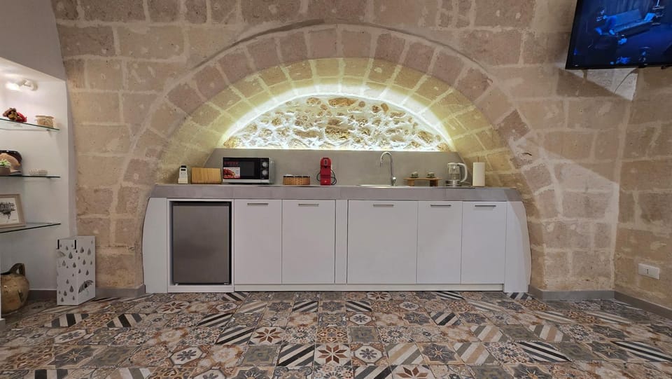 Kitchen or kitchenette, oven