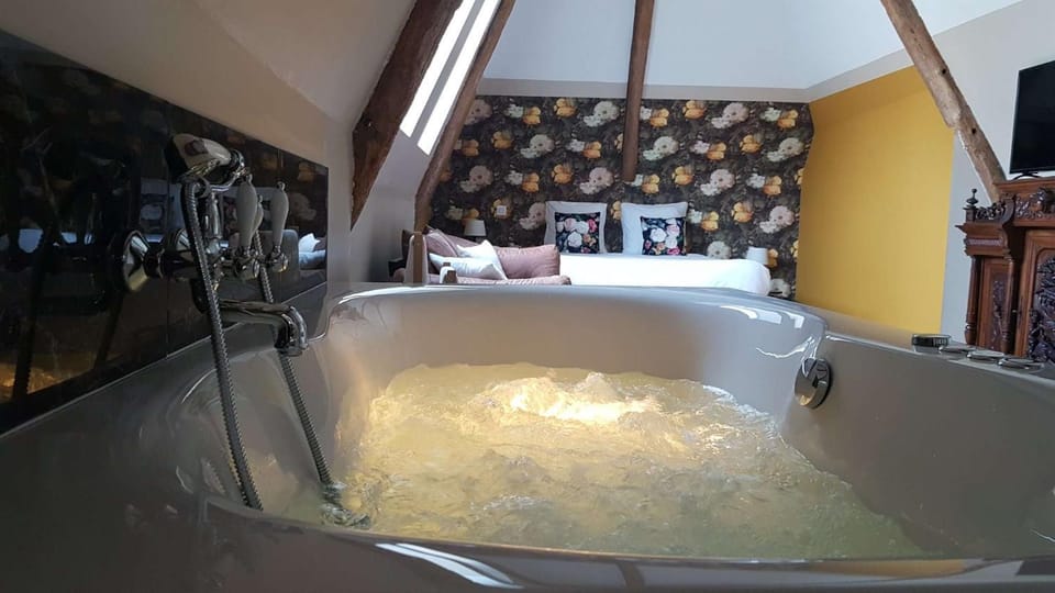 Spa and wellness centre/facilities, Photo of the whole room, Bath