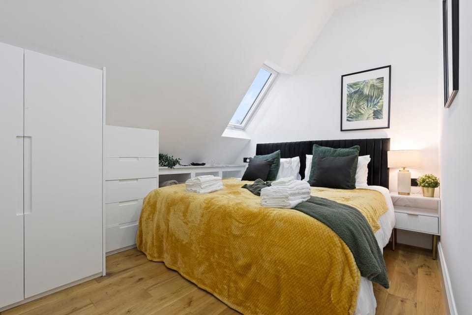 Bed, Photo of the whole room, Bedroom, wardrobe