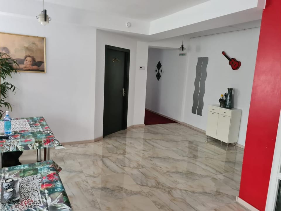 Communal lounge/ TV room, Lobby or reception