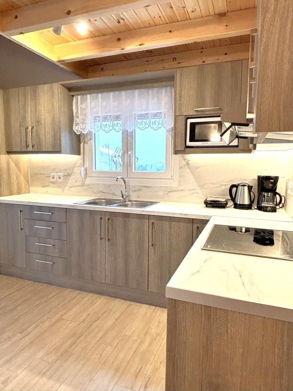 Coffee/tea facilities, Kitchen or kitchenette, microwave, toaster