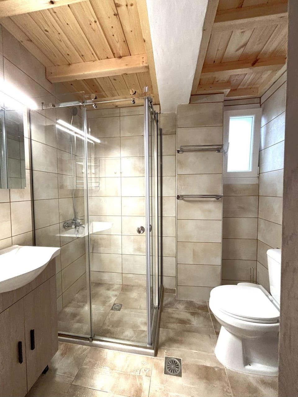 Shower, Toilet, Bathroom, towels