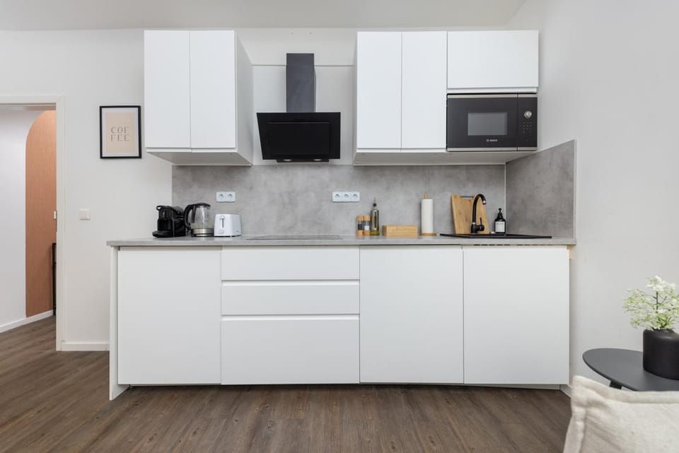 Coffee/tea facilities, Kitchen or kitchenette, stove, toaster