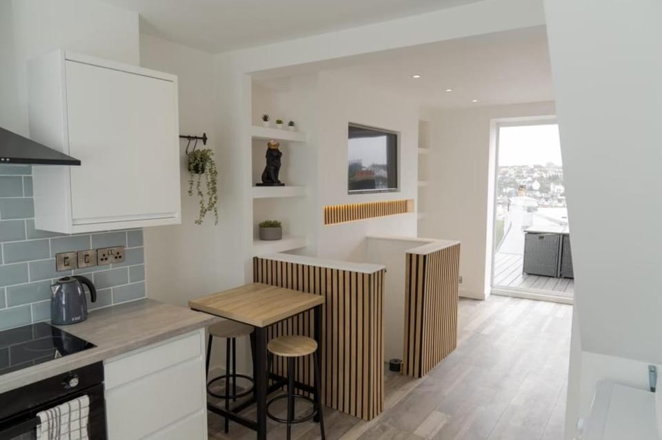 TV and multimedia, Kitchen or kitchenette, Dining area, oven, pet friendly, stove