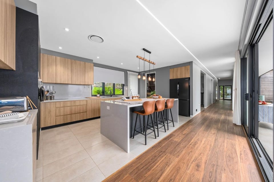 Kitchen or kitchenette, Dining area, dishwasher, oven, stove