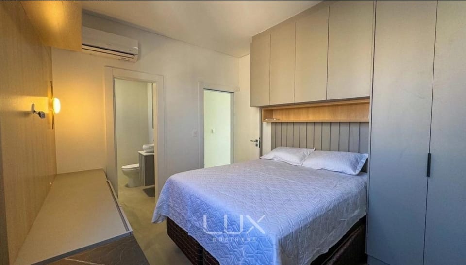 COD 379 - Apartamento em Meia Praia Apartment in Porto Belo