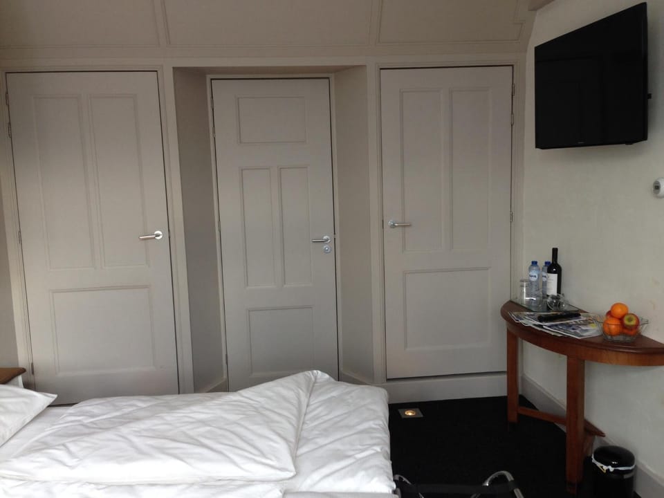 TV and multimedia, Photo of the whole room