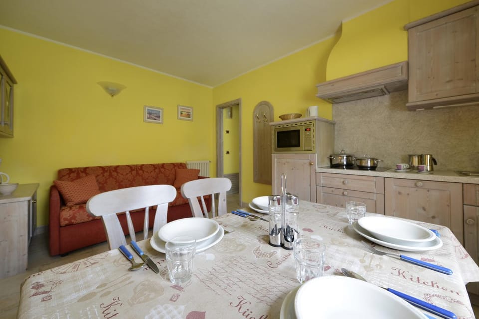 Kitchen or kitchenette, Living room, Dining area, stove