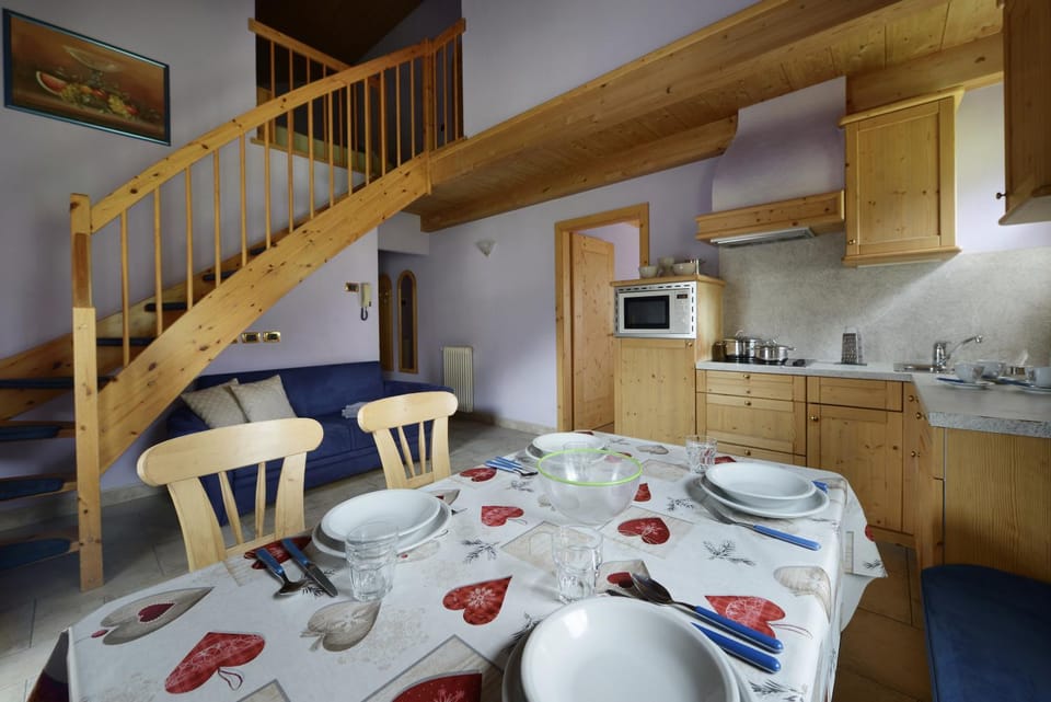 Kitchen or kitchenette, Living room, Dining area, pet friendly, stove