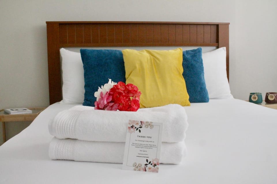 Photo of the whole room, Bedroom, towels