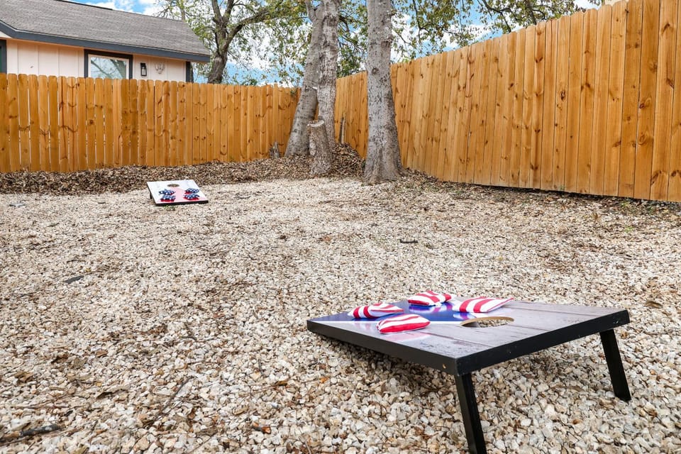 Stylish Home Nr DT, Alamo, River Walk Games WiFi House in San Antonio