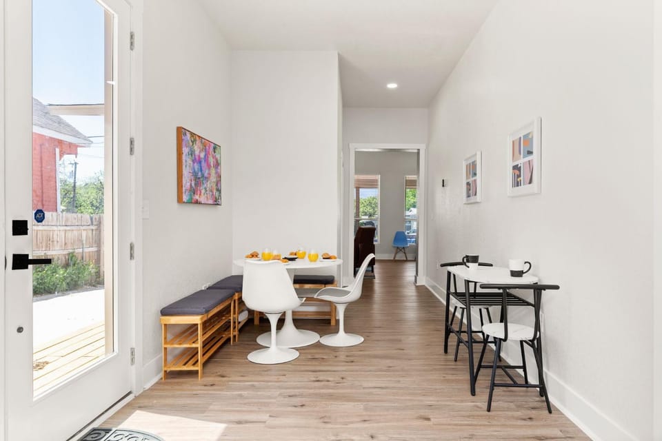 Stylish Home Nr DT, Alamo, River Walk Games WiFi House in San Antonio