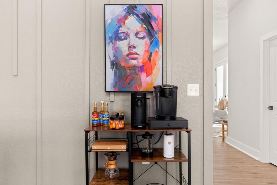 Stylish Home Nr DT, Alamo, River Walk Games WiFi House in San Antonio