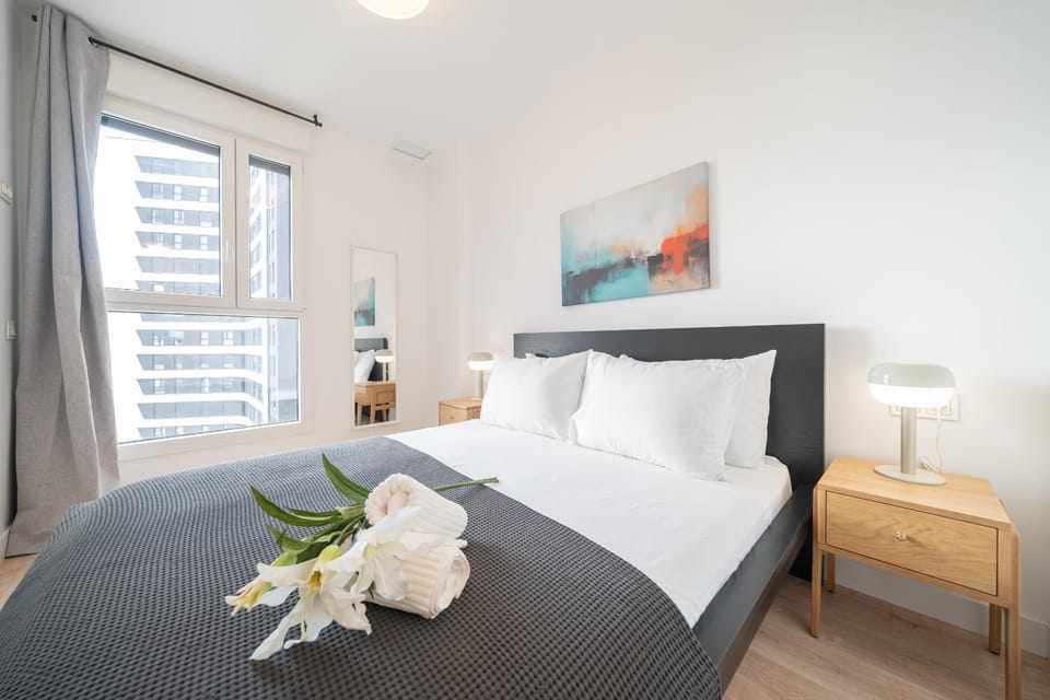 Photo of the whole room, Bedroom