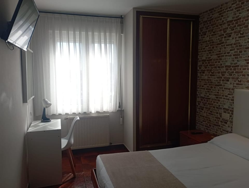 Puente Azud Bed and Breakfast in Aviles