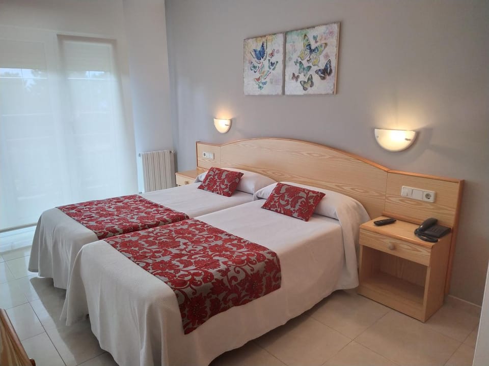 Bed, Photo of the whole room, Bedroom, On site