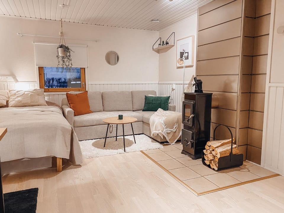 Bed, Living room, Bedroom, fireplace