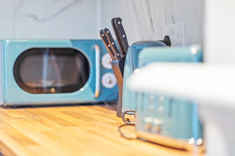 3 bed trendy Vibe House in Earls court Kensington Apartment in City of Westminster