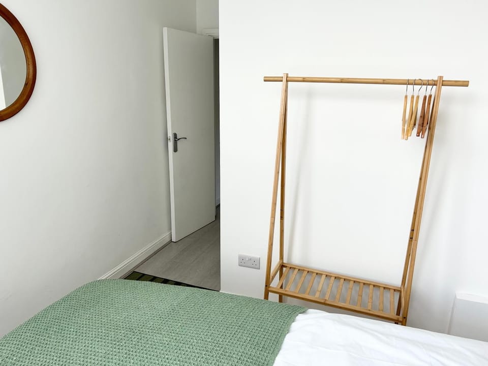 Comfy 1 bedroom flat- very near to the train station Apartment in London