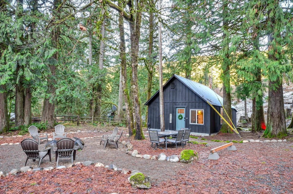Hike, Ski & Explore: Rhododendron Forest Retreat! House in Clackamas County