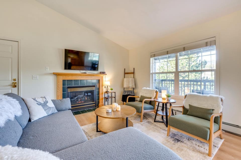 Walk to Downtown: Mountain-View Estes Escape House in Estes Park