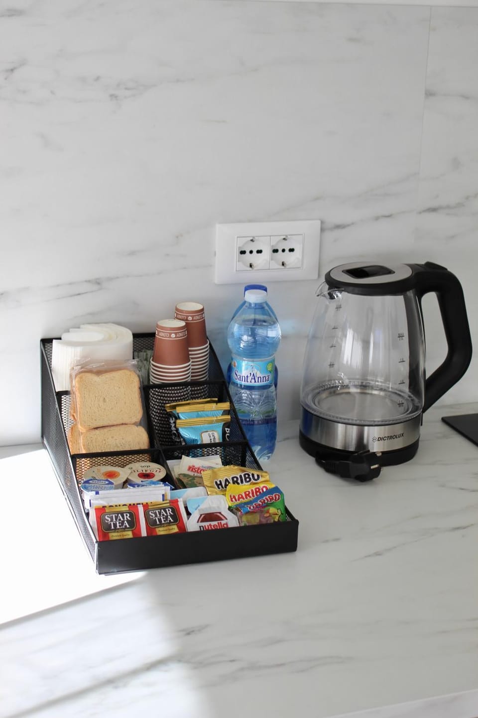 Coffee/tea facilities, Breakfast
