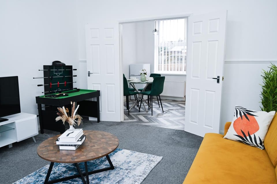 TV and multimedia, Living room, Seating area, Dining area, Evening entertainment