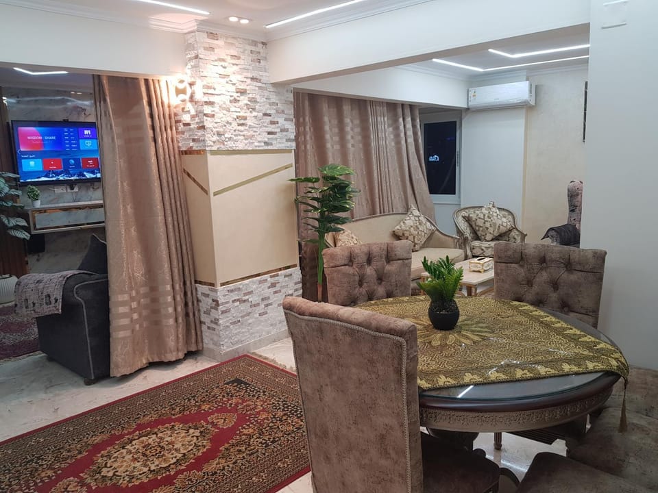 Sphinx square, Mohandessin Apartment in Egypt