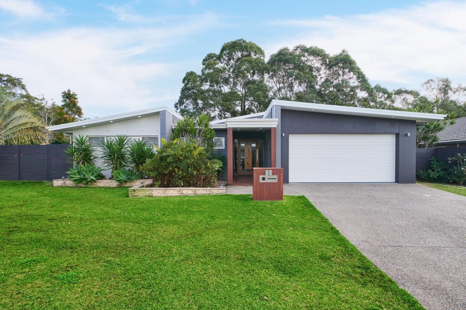 Property building, Day, Natural landscape, Garden