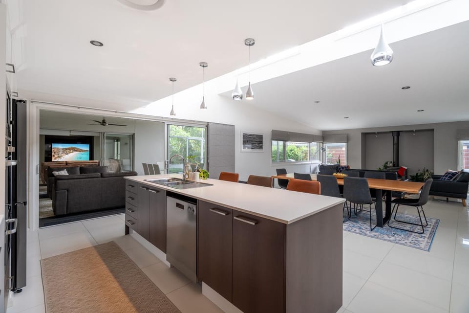 Kitchen or kitchenette, oven