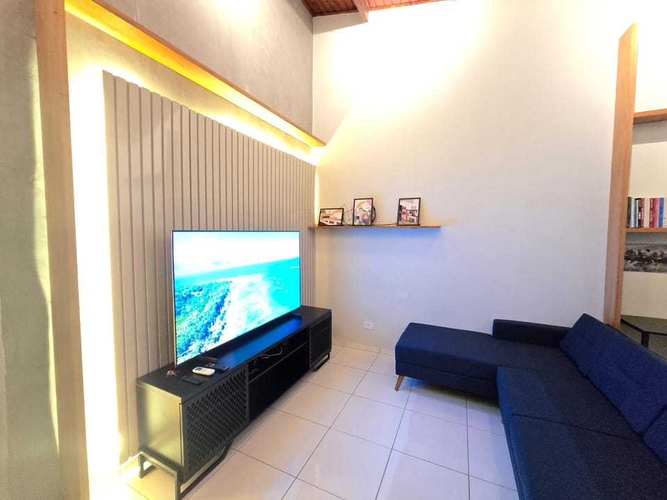 Communal lounge/ TV room, TV and multimedia, Living room, Seating area, Evening entertainment