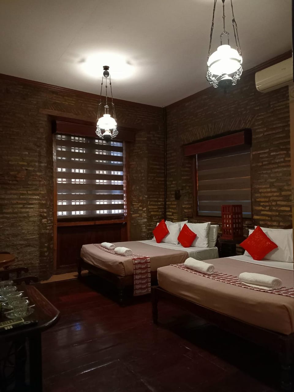 Photo of the whole room, air conditioner