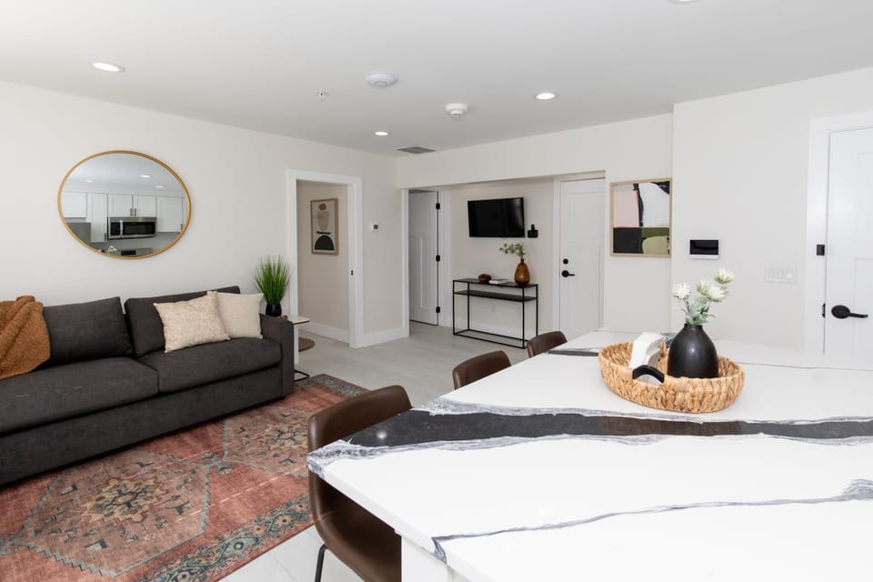 Family Duplex Suite in Downtown Sandusky Sleeps 12! House in Sandusky