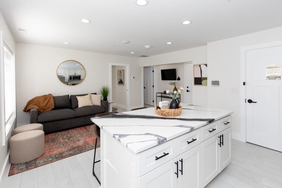 Family Duplex Suite in Downtown Sandusky Sleeps 12! House in Sandusky