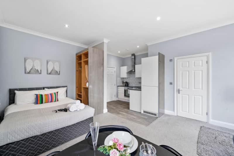 Bed, Kitchen or kitchenette, Photo of the whole room, Bedroom, wardrobe