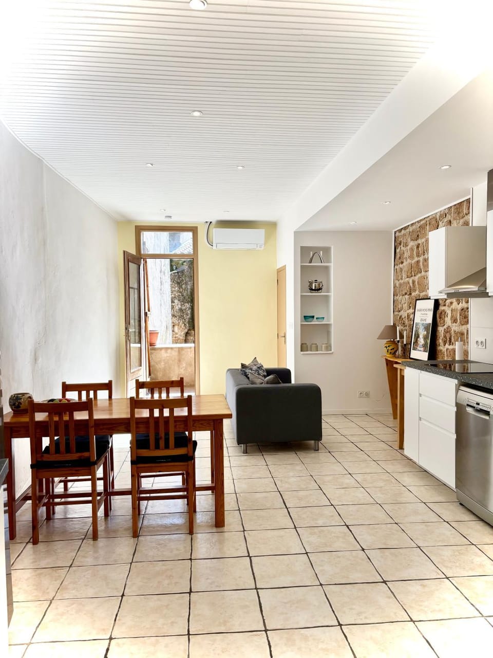 Renovated village house in peaceful town near Med - Air conditioning, balcony House in Marseillan