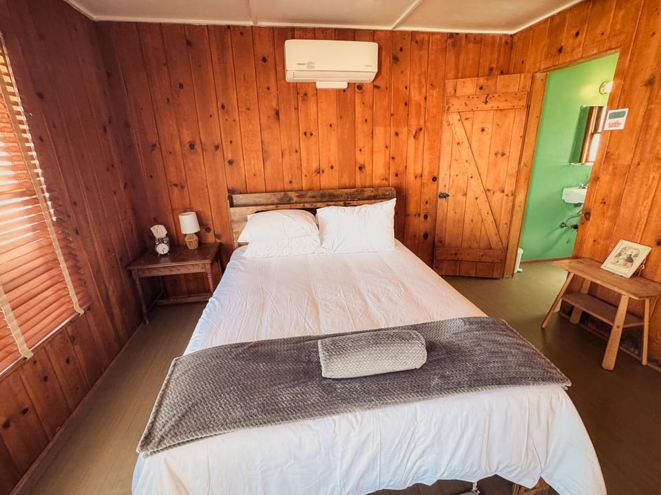 Bed, Bedroom, air conditioner