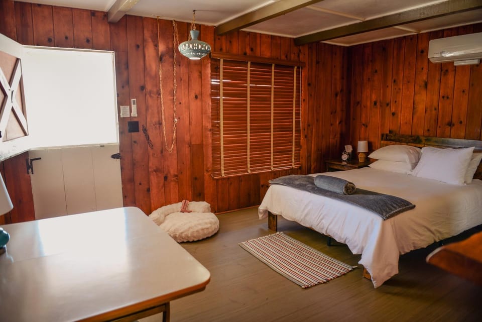 Bed, Bedroom, air conditioner