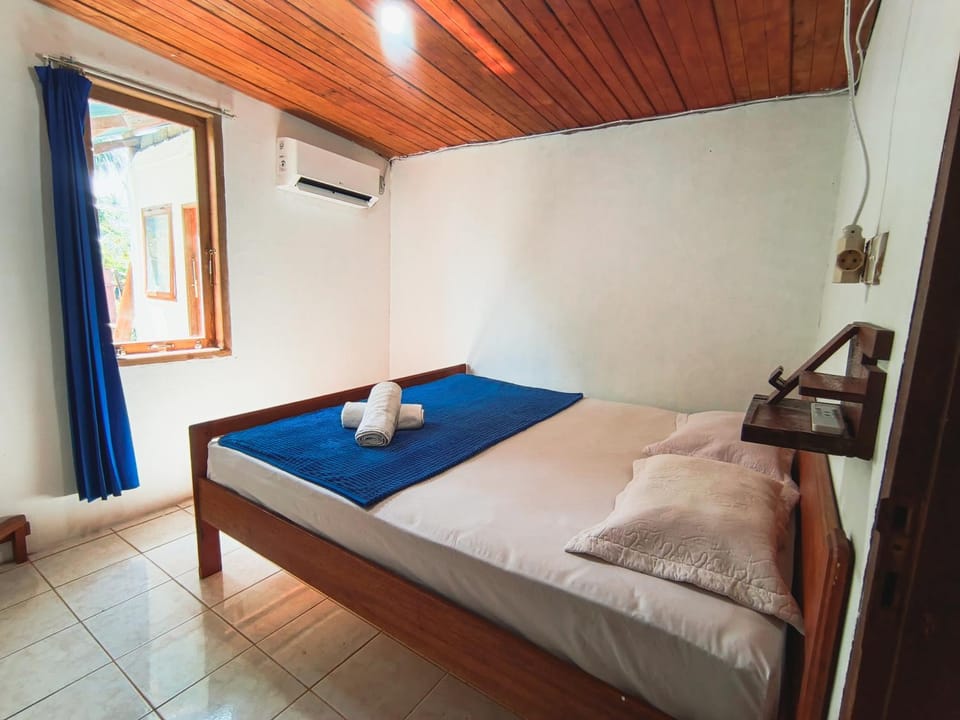 Bed, Photo of the whole room, Bedroom, air conditioner