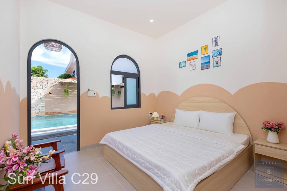 Bed, Photo of the whole room, Bedroom, Pool view, Swimming pool, sunbed