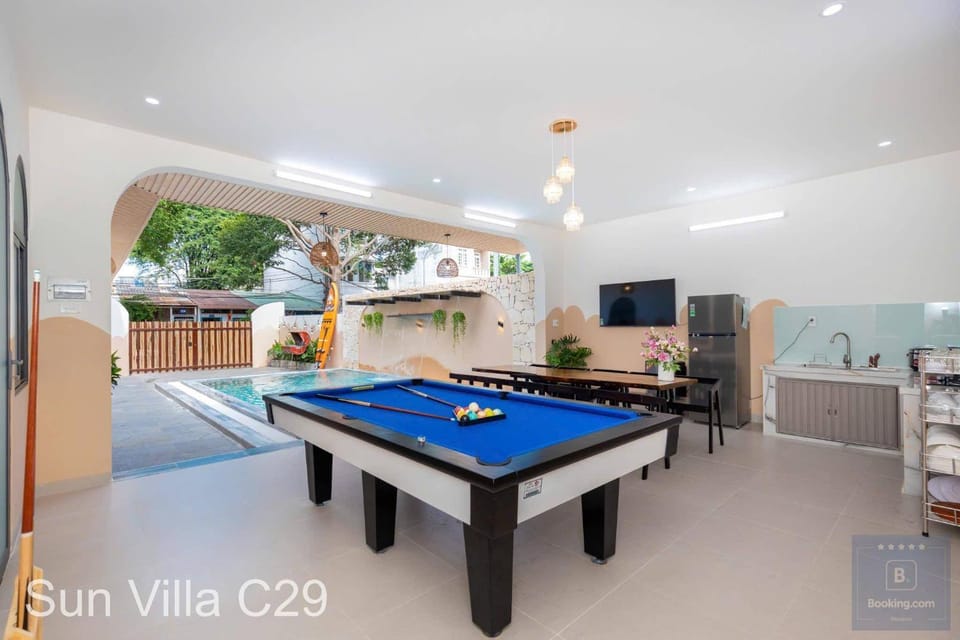 Communal lounge/ TV room, Billiard, Billiard, Game Room, Nightclub / DJ, TV and multimedia, Lobby or reception, Spa and wellness centre/facilities, Evening entertainment
