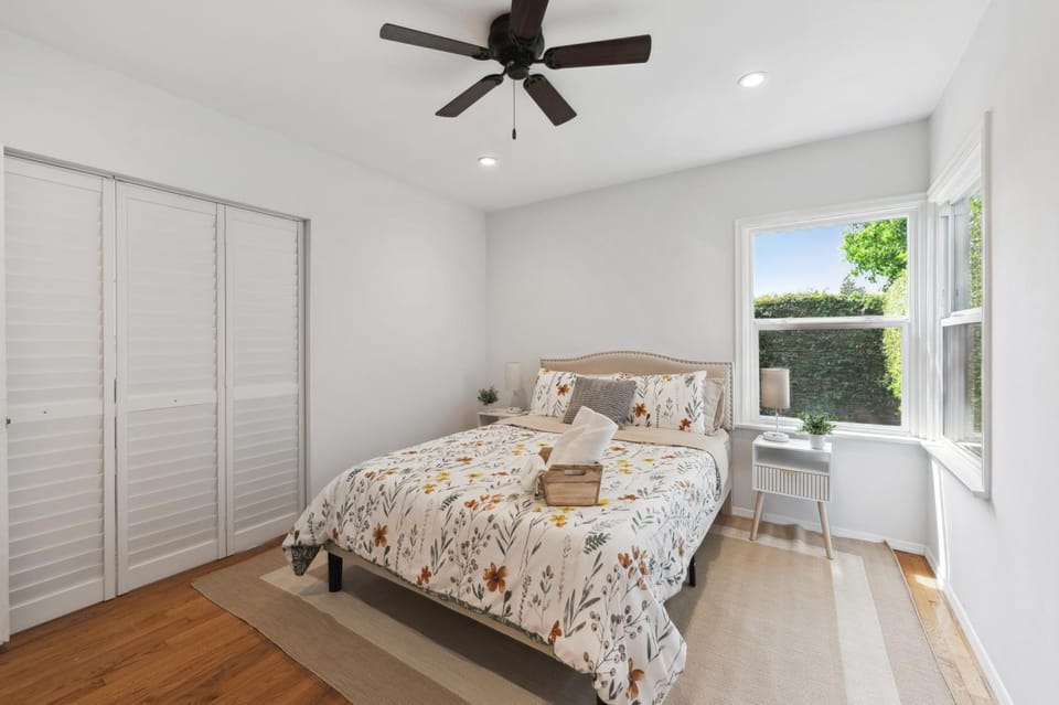 Bed, Bedroom