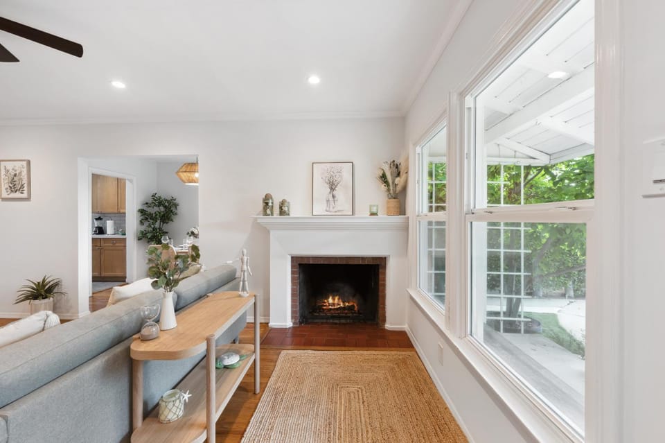 Living room, Seating area, fireplace