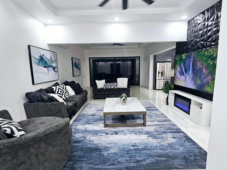 Communal lounge/ TV room