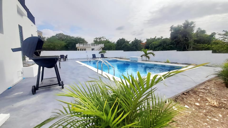 Pool view, Swimming pool, sunbed