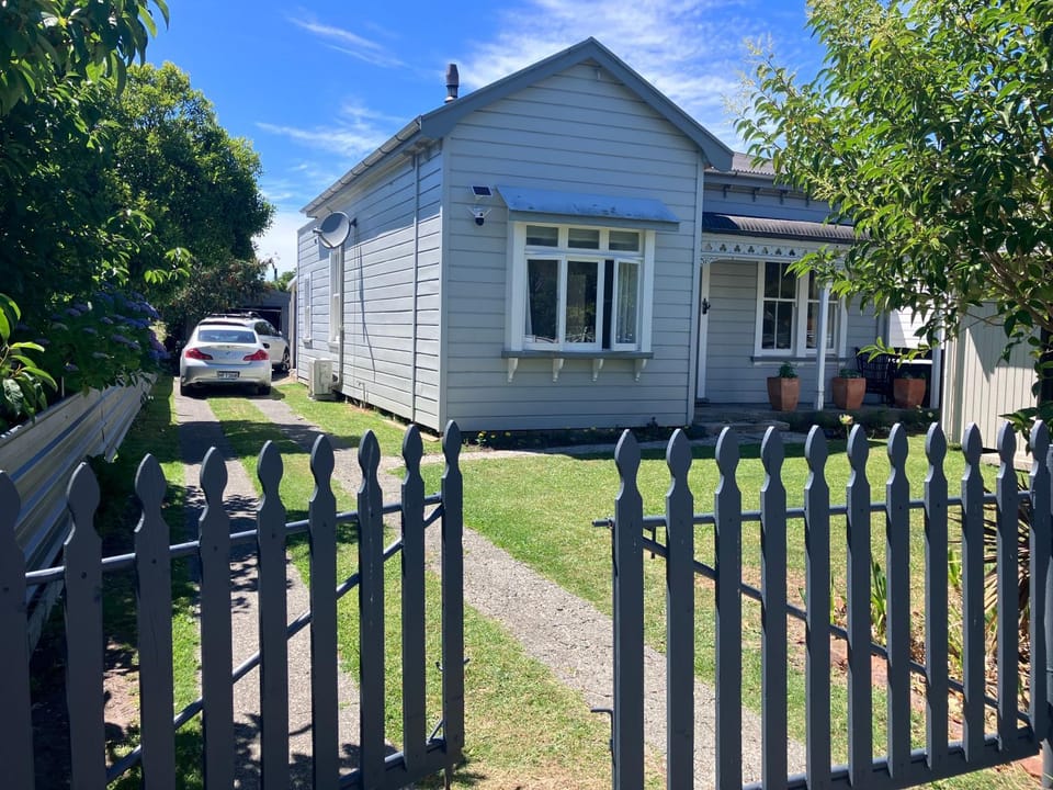 Property building, Garden, Street view, Parking