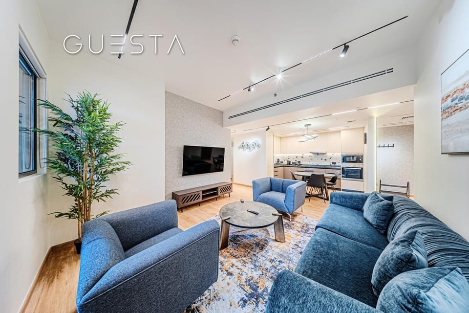 TV and multimedia, Kitchen or kitchenette, Living room, Seating area