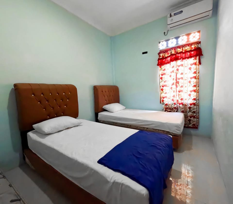 Bed, Photo of the whole room, Bedroom, air conditioner