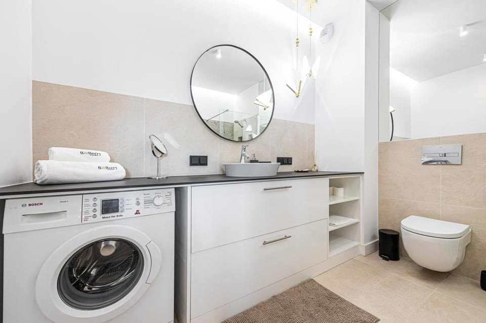 Toilet, Bathroom, towels, washing machine